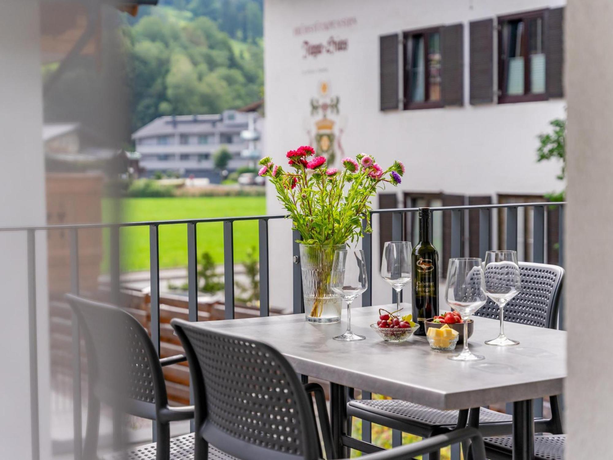 Falken Suites Top 4 Kaprun Buitenkant foto