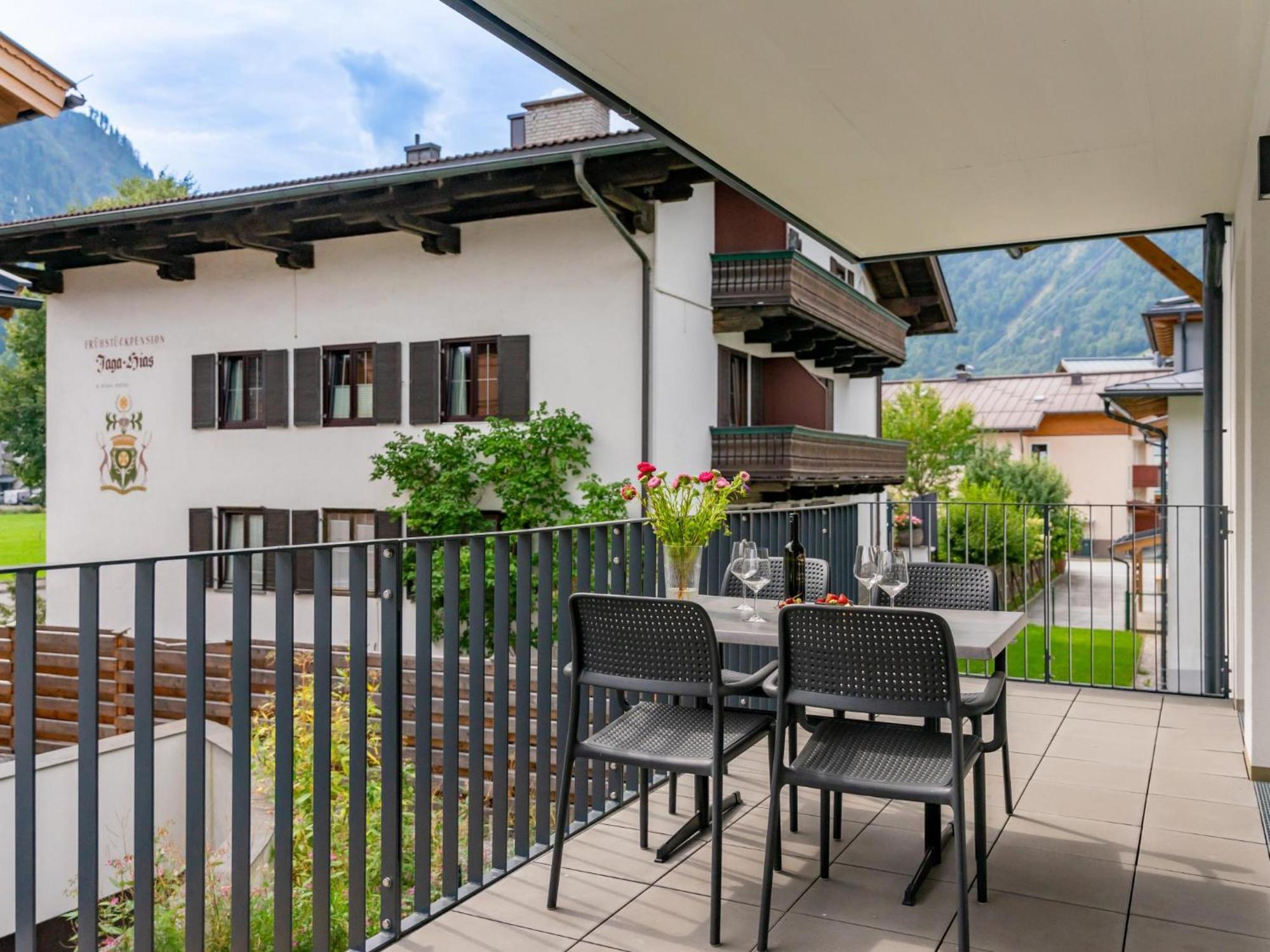 Falken Suites Top 4 Kaprun Buitenkant foto