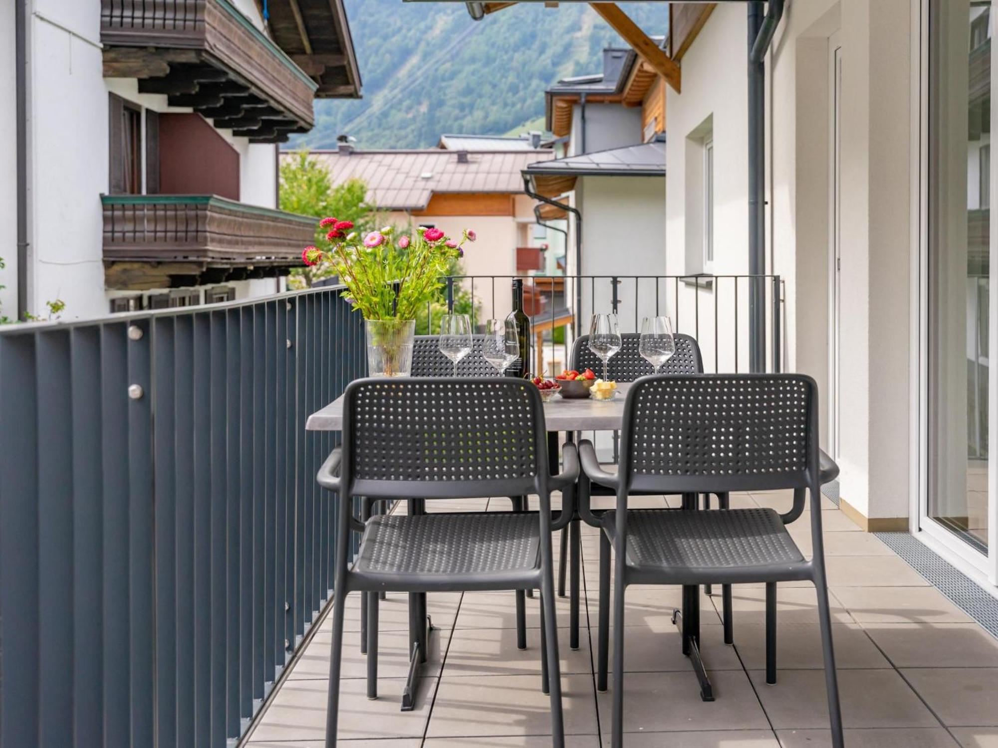 Falken Suites Top 4 Kaprun Buitenkant foto